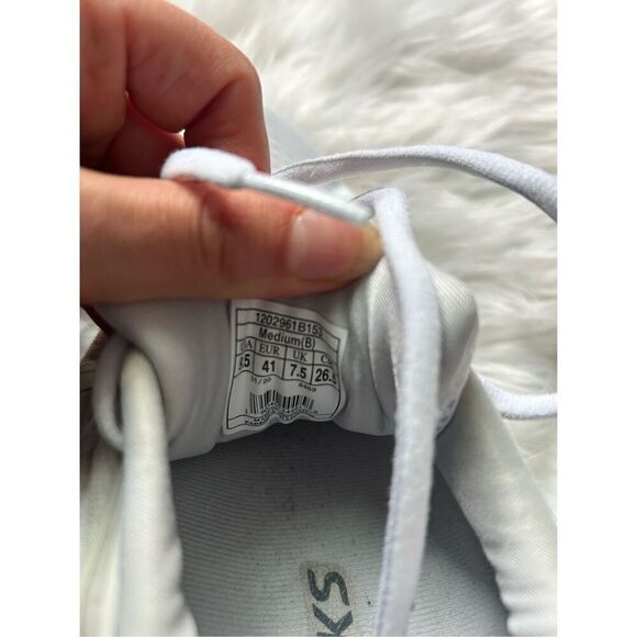 Brooks Women’s Adrenaline GTS 20 Running M Size 9.5 Cream or white color - Picture 3 of 6